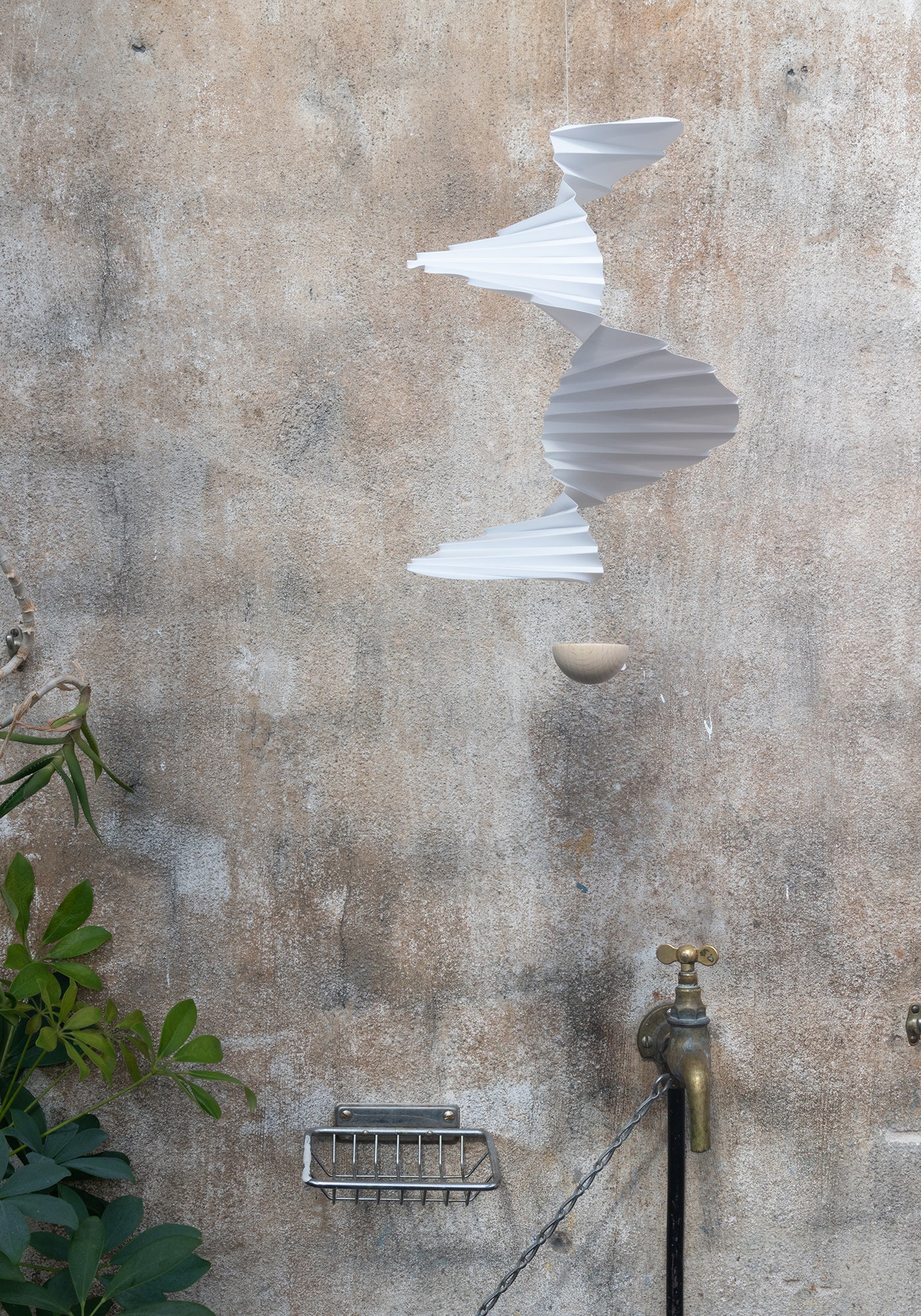 Air flow 17 - White mobile with spiral and ball