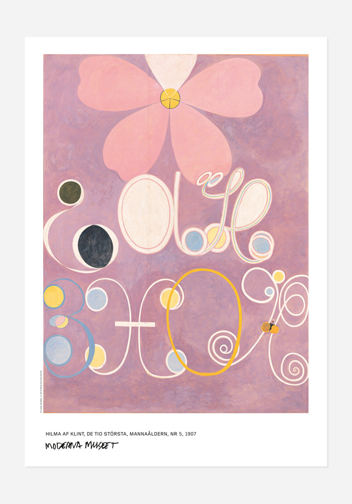Poster av Hilma af Klints abstrakta verk De tio största, Mannaåldern, Nr 5. Motivet har en lila bakgrund med en stor rosa blomliknande form i överkanten, samt ljusa, virvlande linjer, bokstäver och cirklar i olika färger.