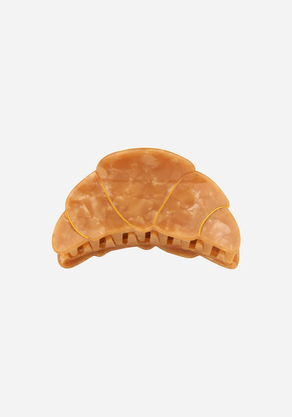 Hårklämma formad som en croissant i beige marmorerad cellulosaacetat med guldfärgade linjer, från Coucou Suzette
