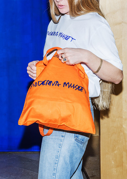 Tygkasse, Moderna Museet, Orange botten med blått tryck