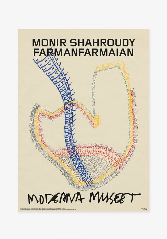 Affisch för Moderna Museet med Monir Shahroudy Farmanfarmaians verk Untitled. Persisk kalligrafi i blått, gult, rött, grönt och svart bildar böljande, organiska former mot en beige bakgrund. Konstnärens namn står i svarta versaler upptill och Moderna Museets logotyp nedtill.