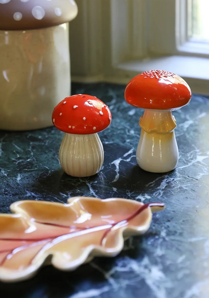 Salt and pepper, mushroom roe